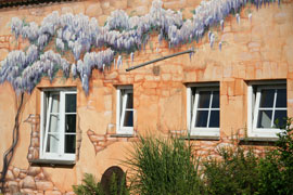 Ganz wie daheim.... mein Zimmer unter der Glyzinie ;-)